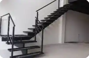 Escada metálica residencial