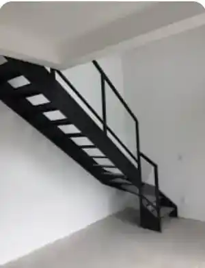 Escada metálica vazada